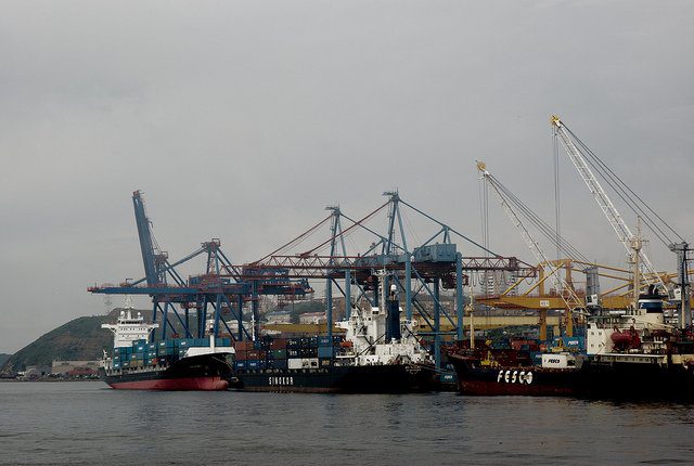Il porto è stato recentemente riqualificato per incrementare il volume di traffico mercantile.