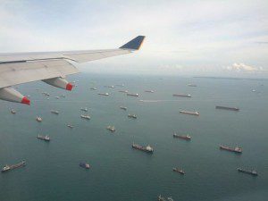 Traffico mercantile nello stretto di Malacca.