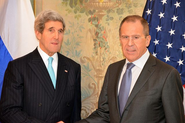 John Kerry con il Ministro degli Esteri russo Lavrov