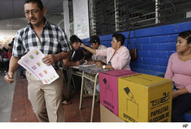 Elettori alle urne a El Salvador