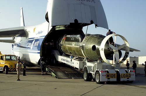 Un aereo da trasporto strategico Antonov An-124 operato dal provider di servizi logistici Volga-Dnepr Group.