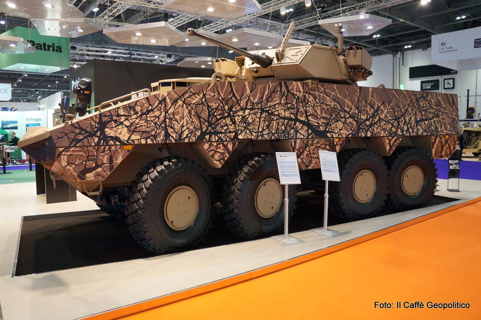 Fig.2 - Il veicolo da combattimento finlandese Patria AMV equipaggiato con torretta italiana OTO MELARA HITFIST.