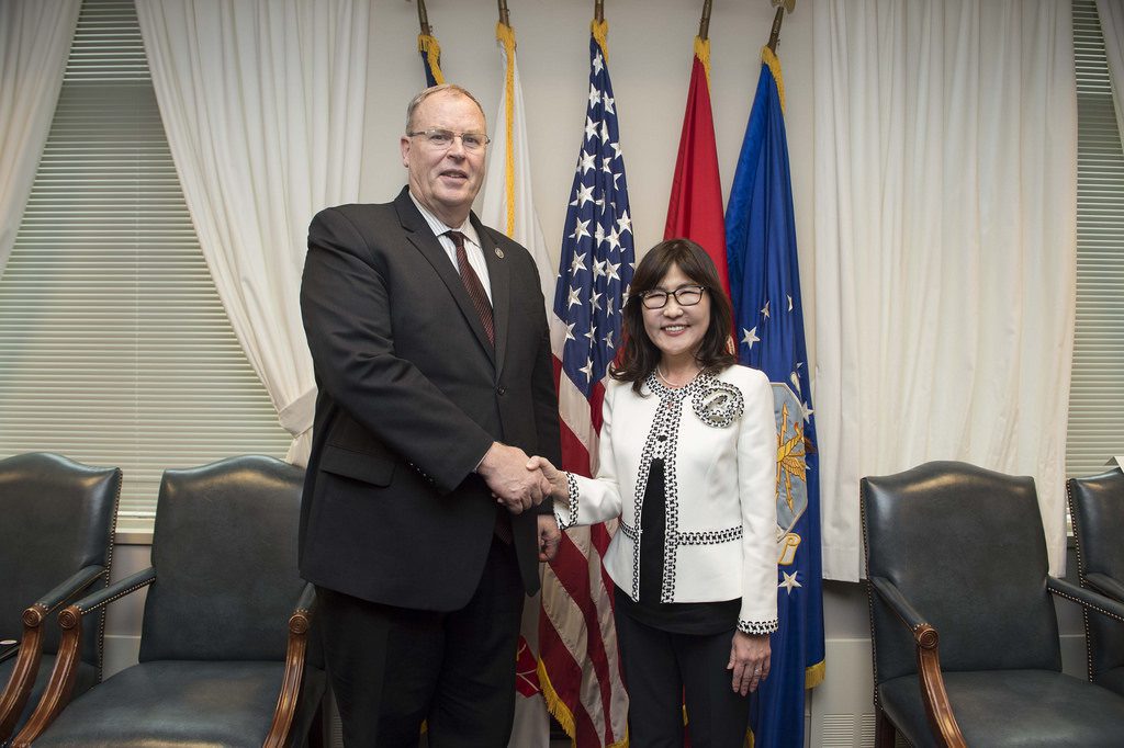 Tomomi Inada e il difficile riarmo giapponese