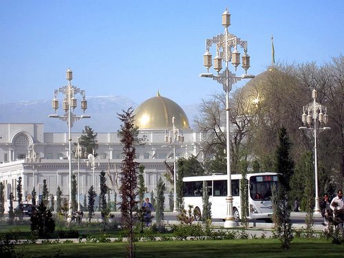 Turkmenistan, dove la fortuna del gas naturale non è abbastanza