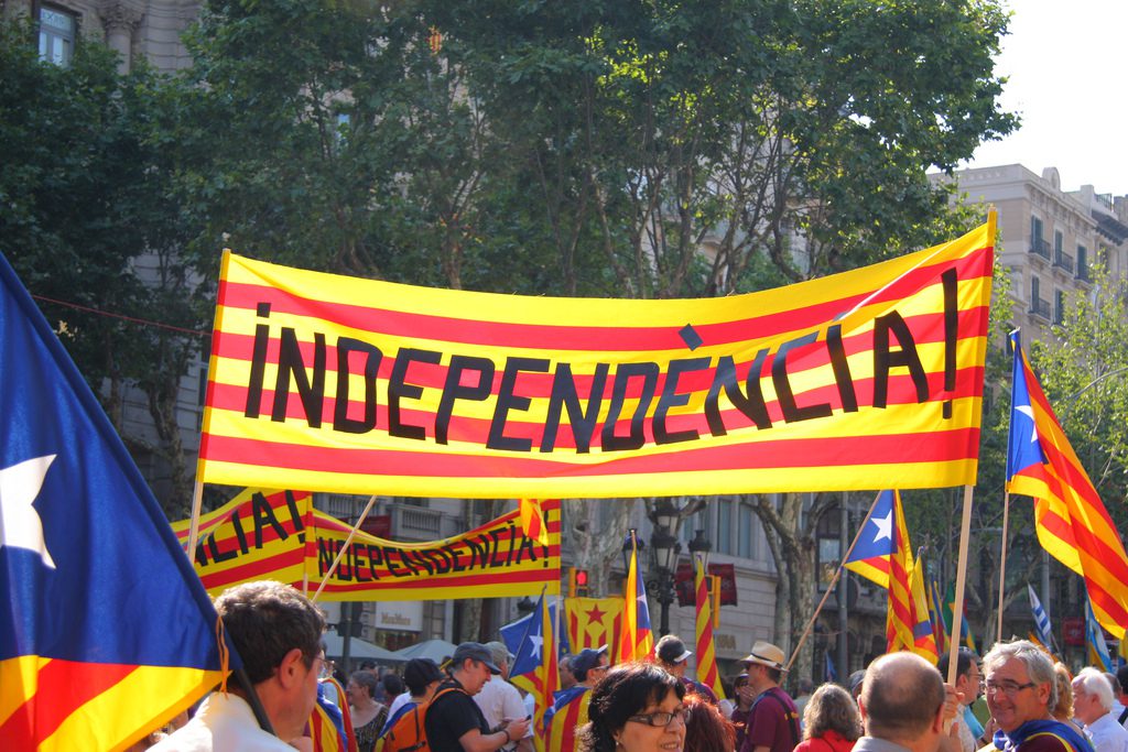 La Catalogna dichiara l’indipendenza