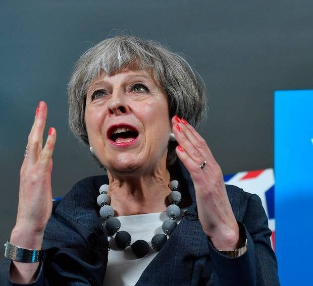 Theresa May rinvia il voto parlamentare sulla Brexit