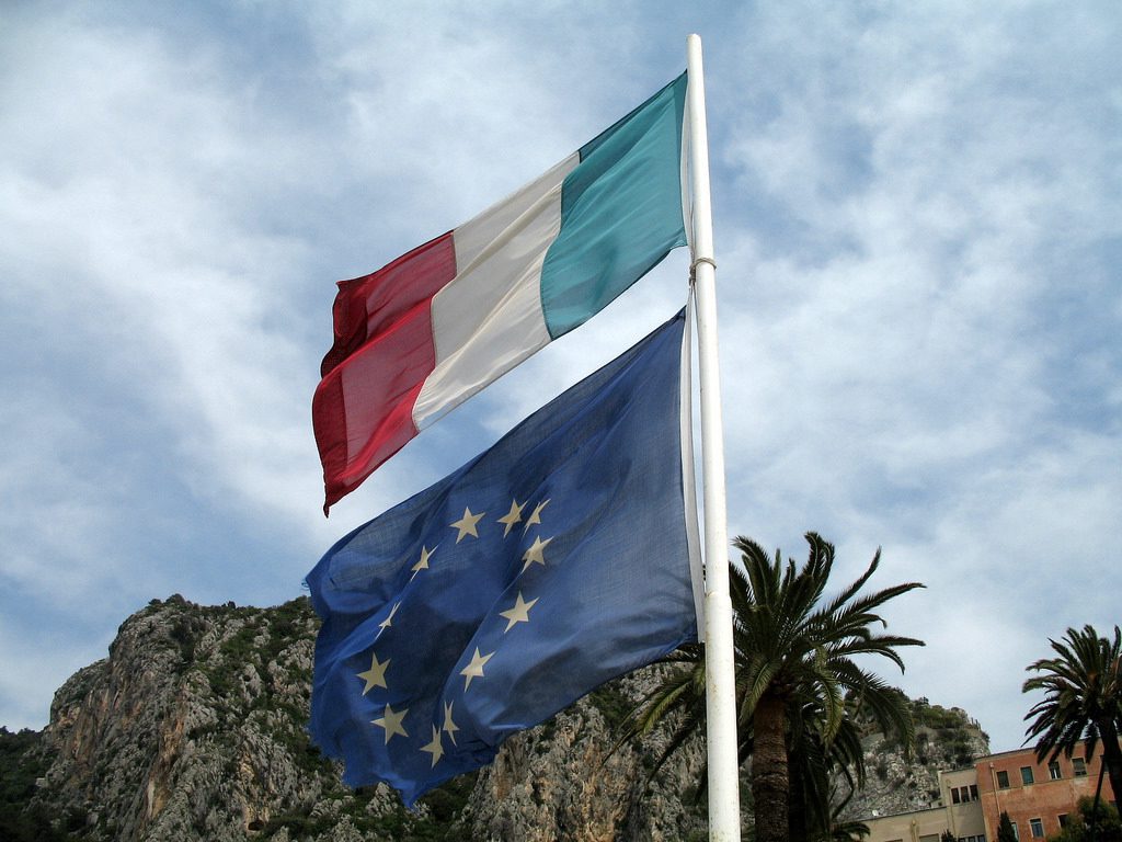 2492971860_5723483cf4_b_italy-europe-flags