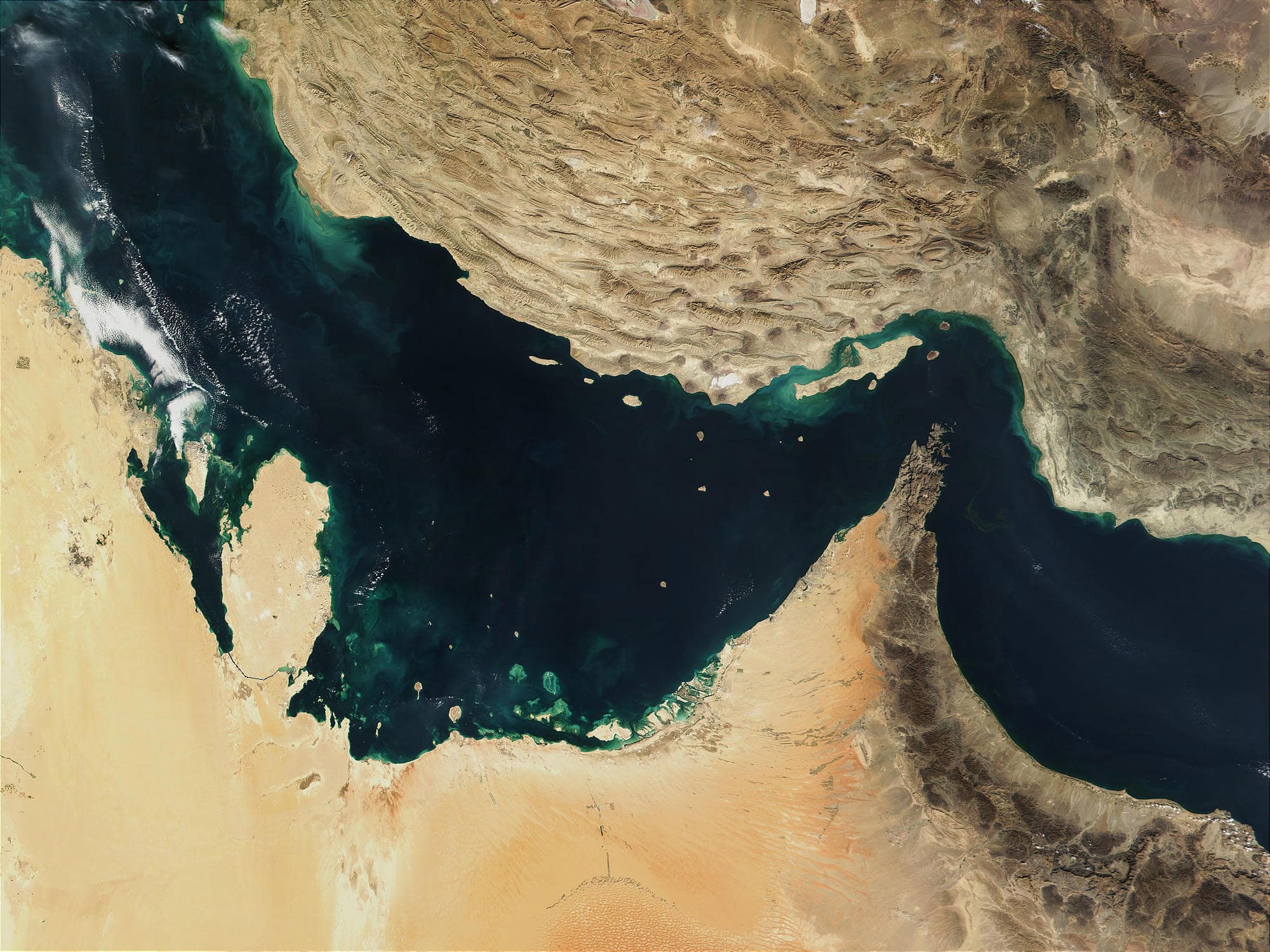 Tensioni nel Golfo, la sfida tra Iran e USA
