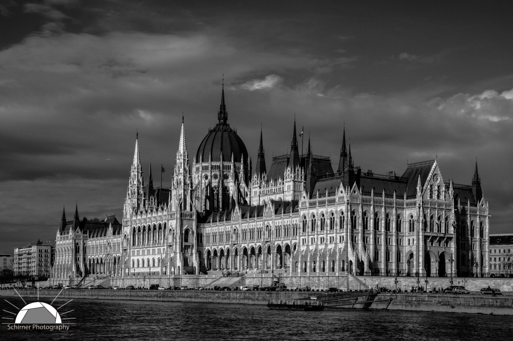 Ungheria: Orbàn ottiene pieni poteri