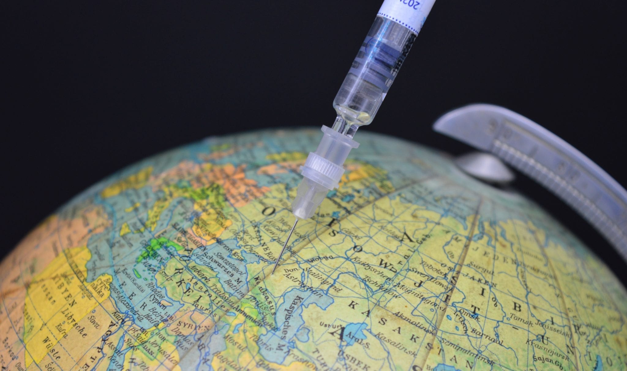 La complicata corsa ai vaccini nell’Unione Europea