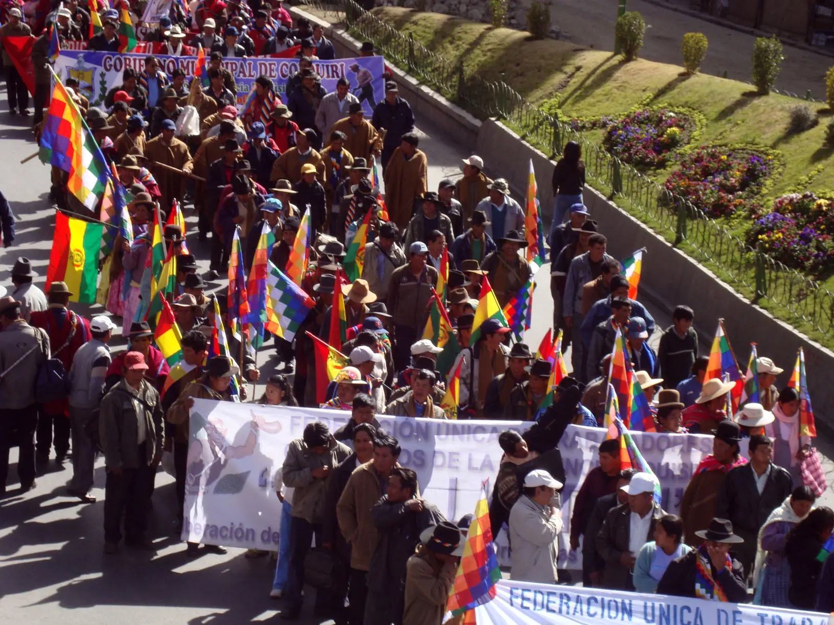 La marcia degli indigeni in Bolivia non si arresta