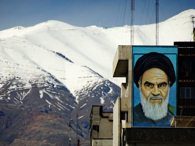 Iran, 45 anni fa l’ayatollah Khomeini guidò la Rivoluzione