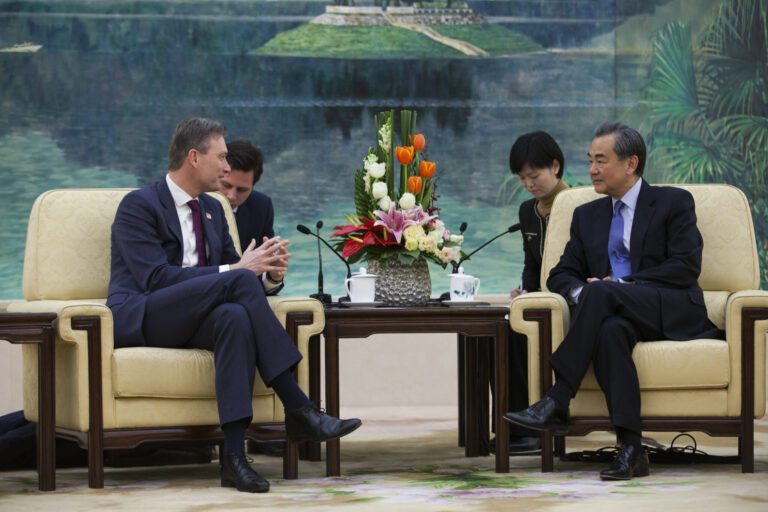 La Cina stretta sulla sicurezza