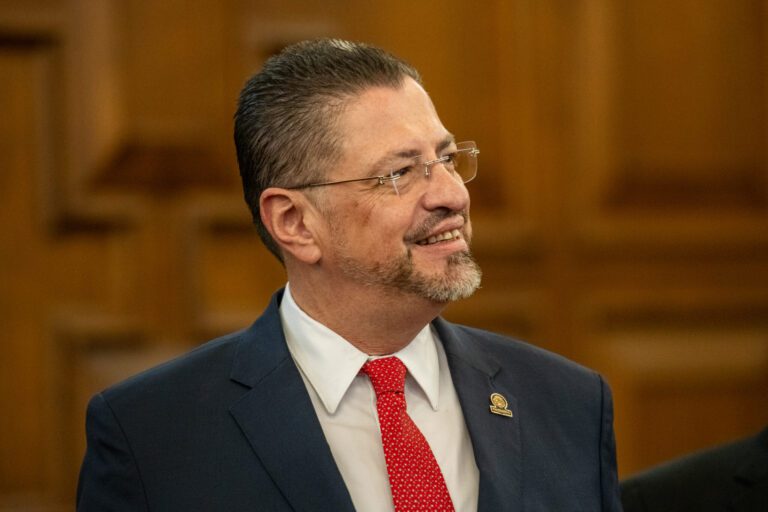 Costa Rica: Presidente indagato per corruzione e abuso di potere