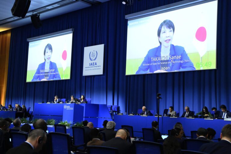 Sanae Takaichi, la prima donna alla guida di un Giappone instabile