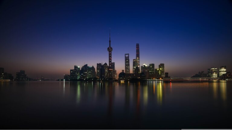 Rubli e yuan tra le maglie delle sanzioni: un equilibrio sempre più instabile