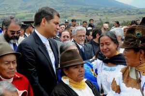 rafael-correa-os-indigenas
