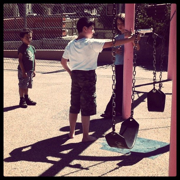 6165665630_5a495d61af_b_children-gun