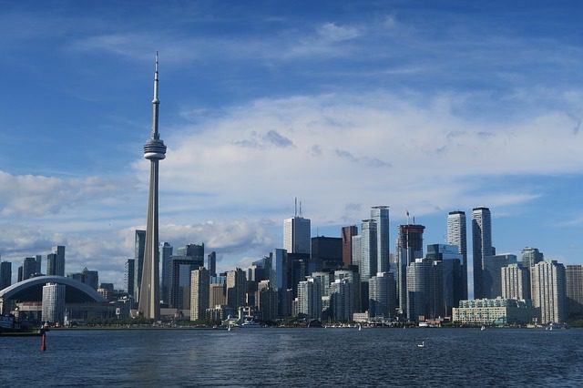 ea34b90a2ef7093ecd0b470de7444e90fe76e7d719b2174390f5c2_640_toronto