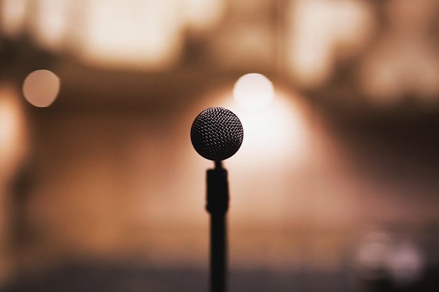 eb3cb50e2ff1023ecd0b470de7444e90fe76e7d719b9104794f5c9_640_microphone